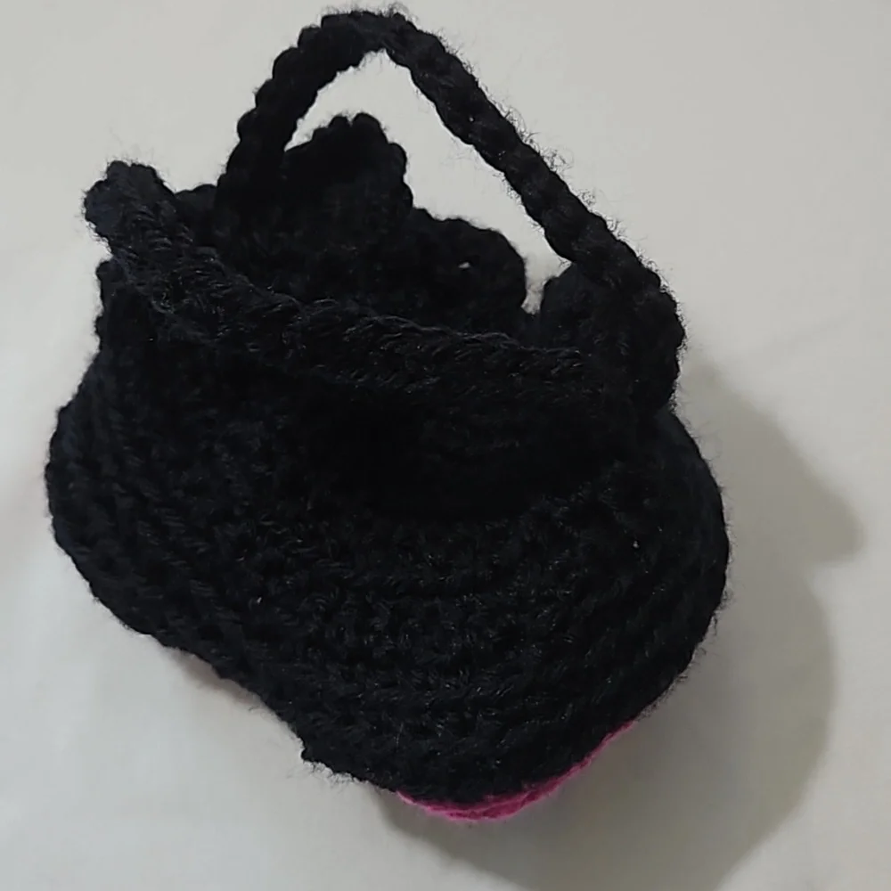 Hand Crafted Hand Knit Crochet Hand bag black & Barbie Pink Bow silhouette 6